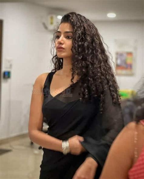 Sexy Anupama Parameswaran In Black Saree Photo Kollywood Zone