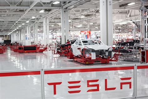 Tesla Motors And The Robots That Build The Model S Pictures Cnet