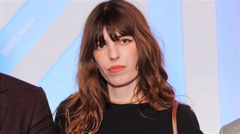 Gala Video Photo Lou Doillon En Deuil Lactrice Pleure La Mort D