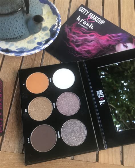 Paleta Slay O Nude Goty X Krash Makimarujeos De Una Hobbit Pija