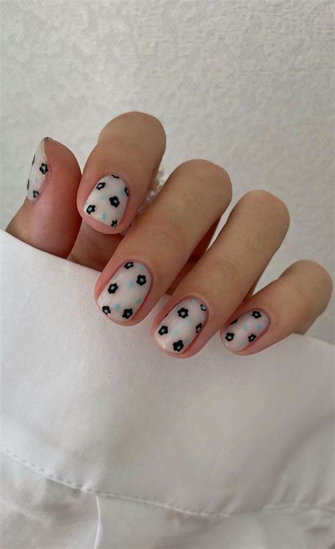 Cute Spring Nail Art Inspirations Black Floral White Short Nails