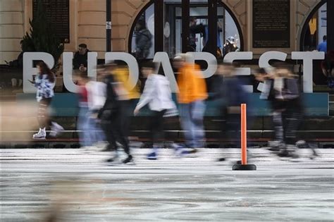 Hétfőn 17 órakor megnyitotta kapuit a Városligeti Műjégpálya Trimedio