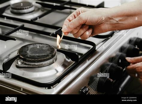 Adult Burn Hand Hot Stove Hi Res Stock Photography And Images Alamy