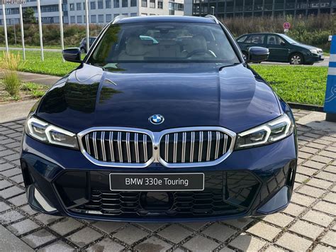 2023 BMW 330e Touring Looks The Part In The Tanzanite Blue