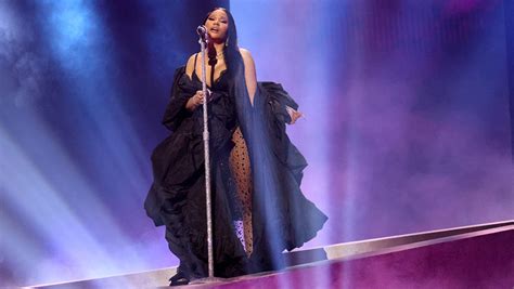 Vmas Nicki Minaj Teases New Song Strips Down During Last Time I Saw