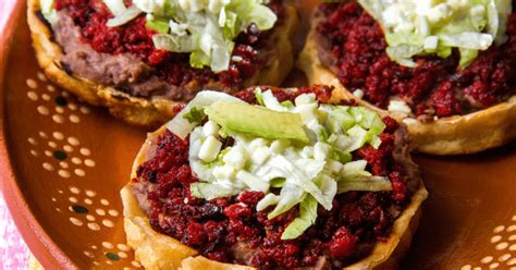 Pellizcadas o sopes con chorizo y queso receta mexicana fácil