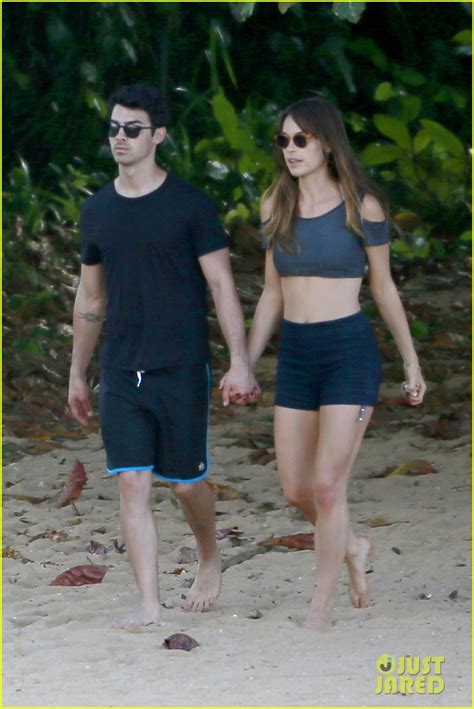 Joe And Nick Jonas Shirtless Beach Brothers In Hawaii Photo 3024921