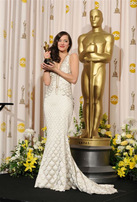 11 Oscar Winner's Dresses From The Past Photos - Pics 230383 - Boldsky ...