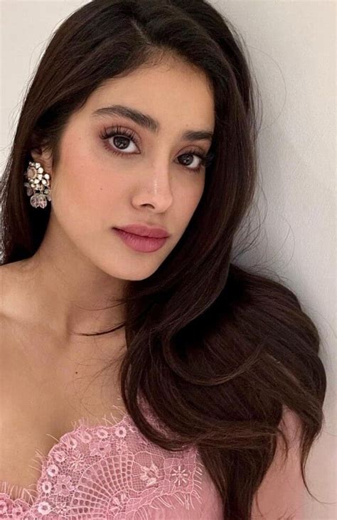 Janhvi Kapoor Latest Photoshoot Gone Viral In Saree Fans Said You Look Like Sridevi जाह्नवी