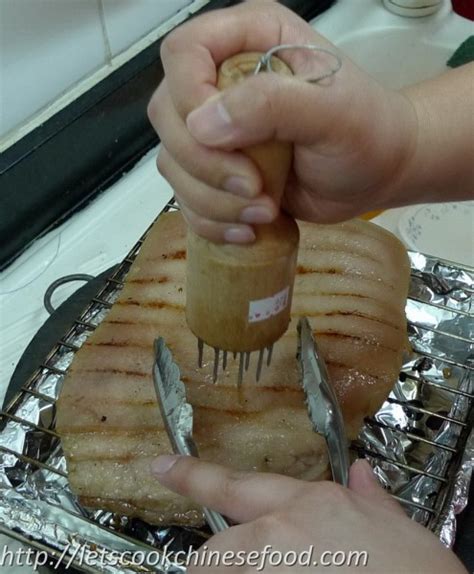 Cantonese Roast Crackling Pork 廣東脆皮燒腩