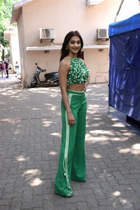 Kisi Ka Bhai Kisi Ki Jaan Pooja Hegdes Retro Inspired Attire Looks