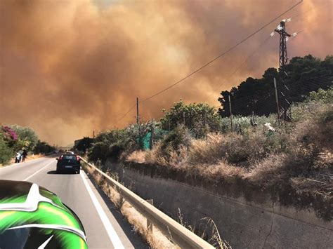 Incendio A Buonfornello Fiamme Devastano La Zona Del Parco