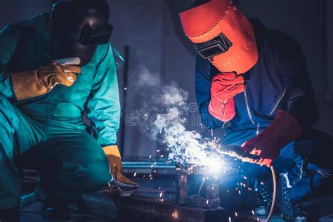 Obras De A O Para Soldadura De Metais Que Utilizam M Quinas De