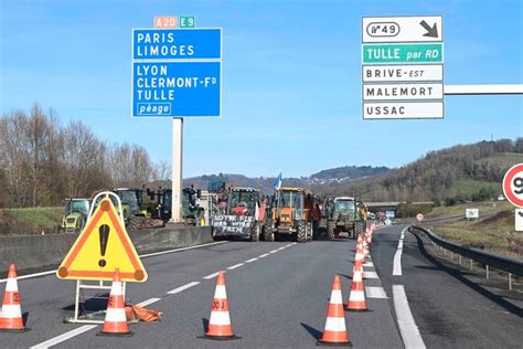 Blocage De L Autoroute A Par Les Agriculteurs Les Changeurs Au Sud