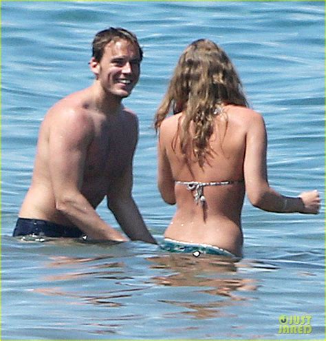 Hunger Games Sam Claflin Goes Shirtless Again In Hawaii Photo