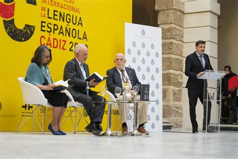 El Director De La Rae Y Presidente De La Asale Presenta La «crónica De