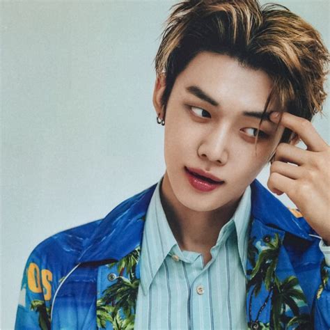 Yeonjun Txt Lq Icon Spur Magazine Blue White Cr Flat On Twt