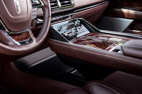 Long Wheelbase 2018 Lincoln Navigator Offers Extra 15 Cubic Feet Of