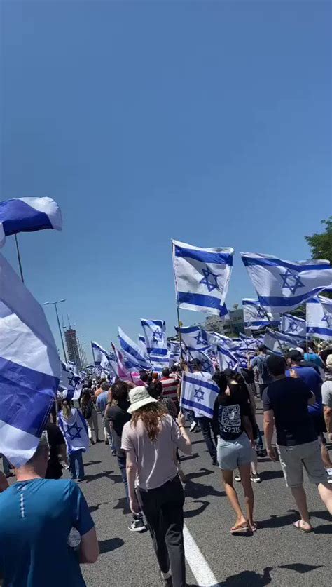 Iris Boker on Twitter כביש החוף מתל אביב להרצליה חסום דמוקרטיה או