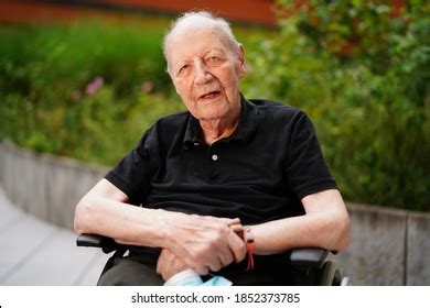 Portrait 90 Year Old Man Stock Photo 1852373785 | Shutterstock