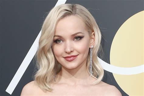 Dove Cameron Boyfriend 2022 Kissing