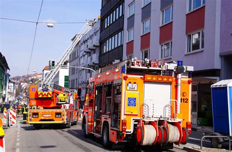 Wohnung Steht In Flammen Rauchwolke Ber Der Innenstadt