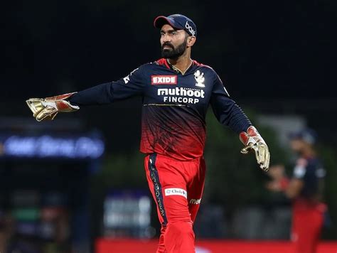 Sachin Praises Dinesh Karthik Whole Heartedly For His Form In IPL DKs