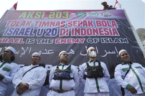 Dozens In Indonesia Protest Israel S Planned Presence At Under 20