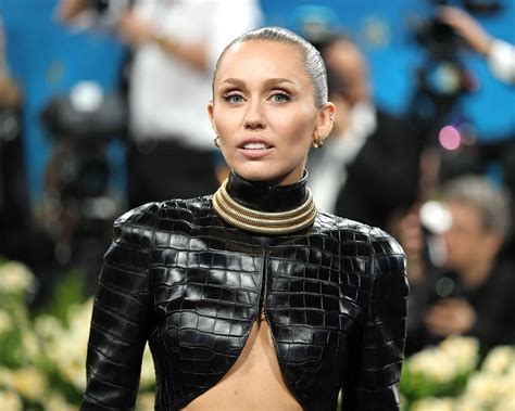 Miley Cyrus Poses Completely Naked While Embracing Her Natural Curls