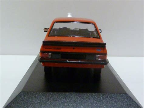 Ford Escort MkII RS2000 Red 1 43 940084301 MAXICHAMPS Schaalmodel