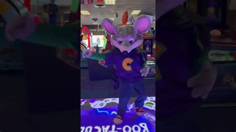 Chuck E Cheese Dancing Like Elvis Presley Youtube