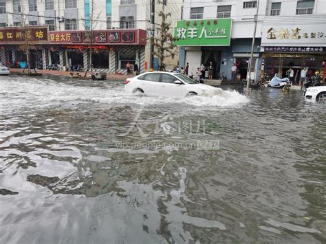 江苏连云港突降大雨 部分道路积水 人民图片网