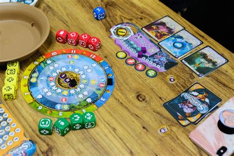 Кубики и фишки игры: Комплект для настольных игр "Классика" кубик + 4 ...