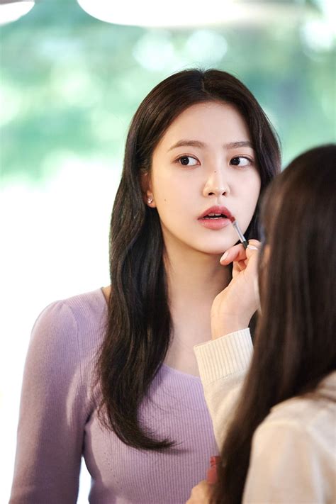 210902 Red Velvet Yeri 'Blue Birthday' Shooting Behind the Scenes | Naver Update | kpopping