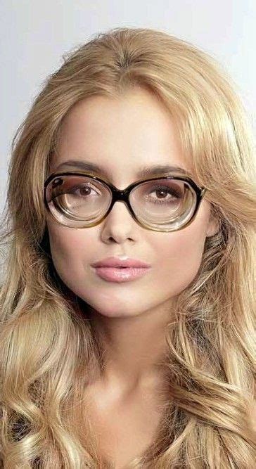 Pin By Bobby Laurel On Girls With Glasses Girls With Glasses Geek Glasses Beauty