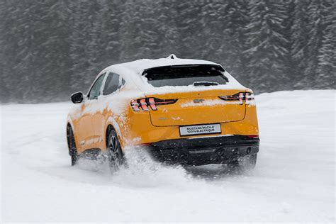 Essai Ford Mustang Mach E GT le SUV à l épreuve de la glace