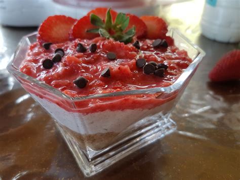 Coppette Allo Yogurt E Mousse Di Fragole Un Dolcetto Fresco Veloce