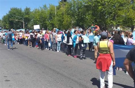 Docentes Del Valle De Uco Se Movilizan Hacia La Ciudad Contra El