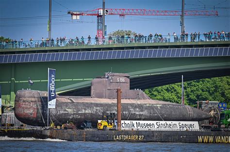 U Boot U17 In Bonn Wie Schaulustige Auf Den Transport Warteten