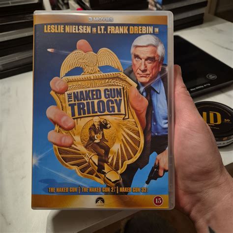 Se produkter som liknar The Naked Gun Trilogy Lesli på Tradera 672767230