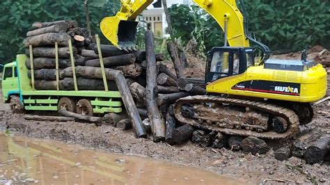 Proyek Jalan Di Lahan Gambutrc Truk Hino Ranger Bermuatan Full Kayu