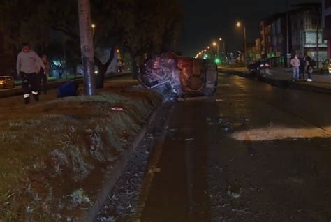 Dos jóvenes que iban en un vehículo sufren violento accidente en Bogotá