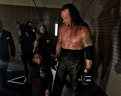 WWE News: Heartwarming photo of The Undertaker backstage at WrestleMania 34