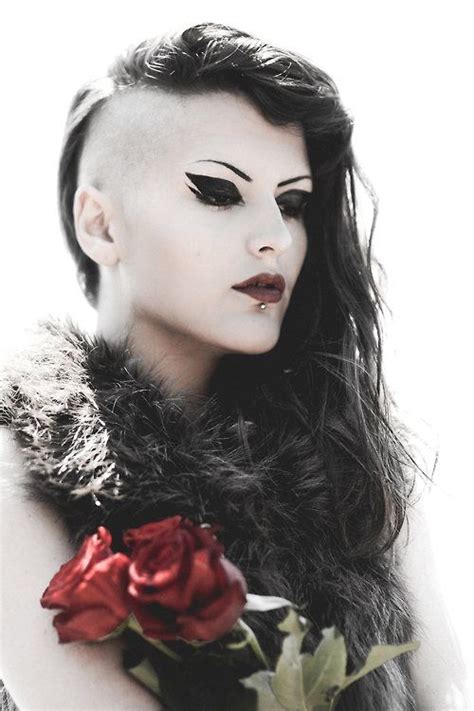 Pin Von Gothlynn Art Auf Beauty Through My Eyes Frisuren Grufti Haare