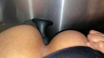 Nadia encontró un tapón anal en el refrigerador y tuvo que probarlo XVIDEOS
