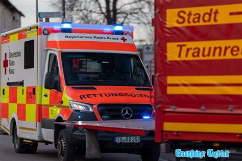 Verkehrsunfall Verursacht Hohen Schaden Einsatzfotos Von Feuerwehr