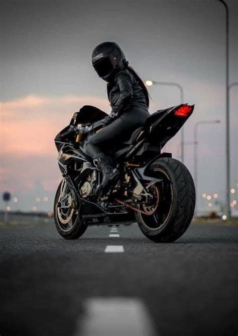 Pin By Max On Motorrad Fahren Female Motorcycle Riders Girl Riding