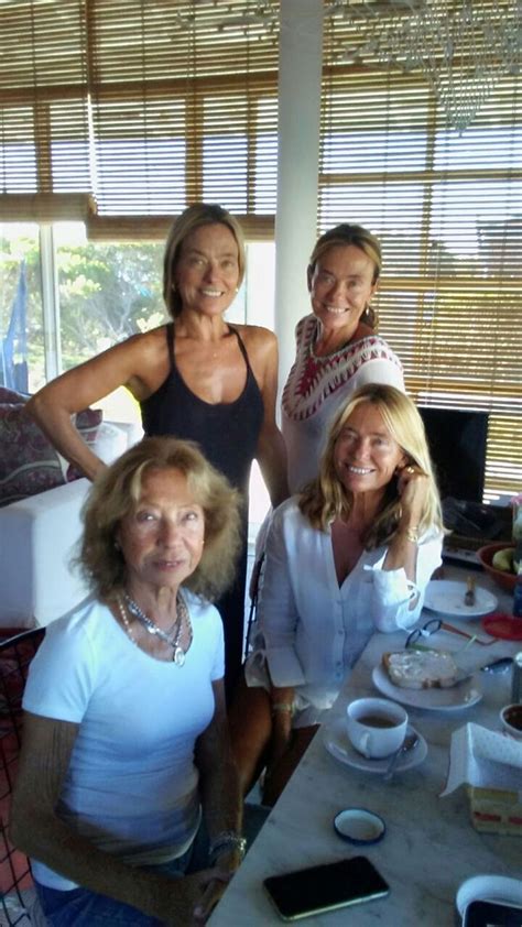 A Los 57 Las Trillizas De Oro Posaron En Bikini Y Al Natural Diosas Infobae