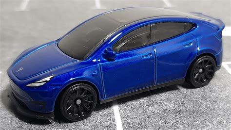 Машинка Базова Hot Wheels Tesla Model Y Green Speed HTB Dark Blue купити в інтернет