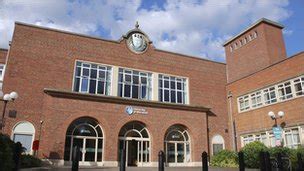 Worcester University to charge £8,100 from 2012 - BBC News